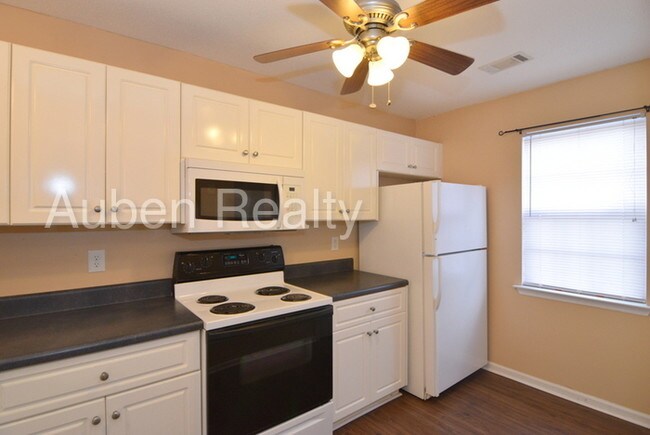 Foto del edificio - 4692 Brookwood Ln