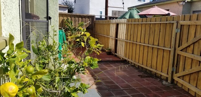 Foto del edificio - Cozy Venice Beach Bungalow Apartment