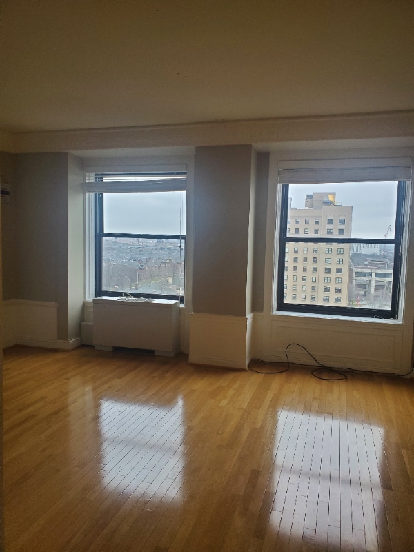 Building Photo - 15 E Kirby St