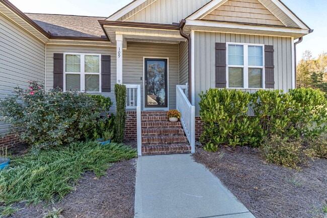 Building Photo - Immaculate 3 BR | 2 BA Ranch Home in Goldsboro *Rosewood School District*