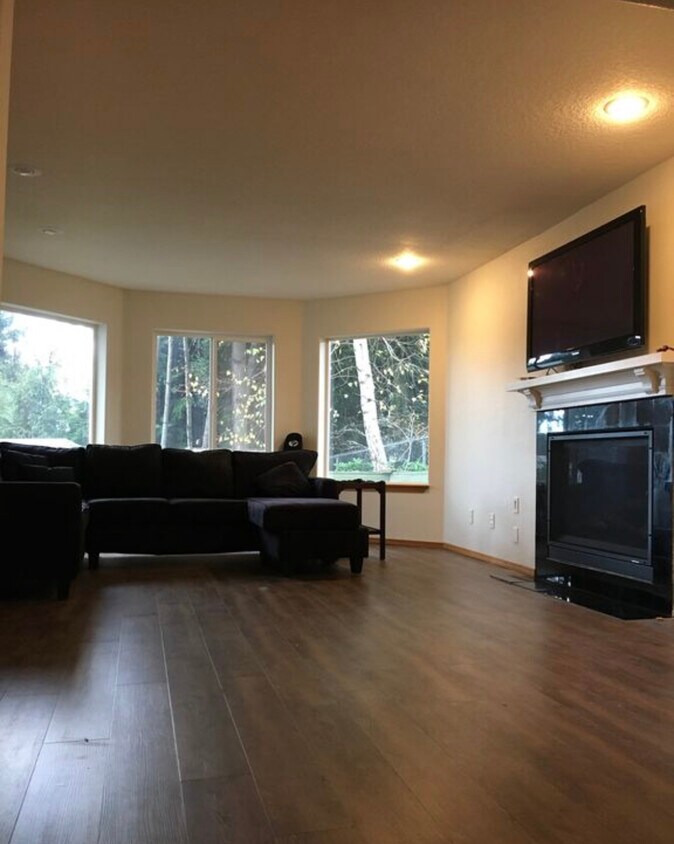 Living Room (previous picture) - 2721 SW Hume Ct