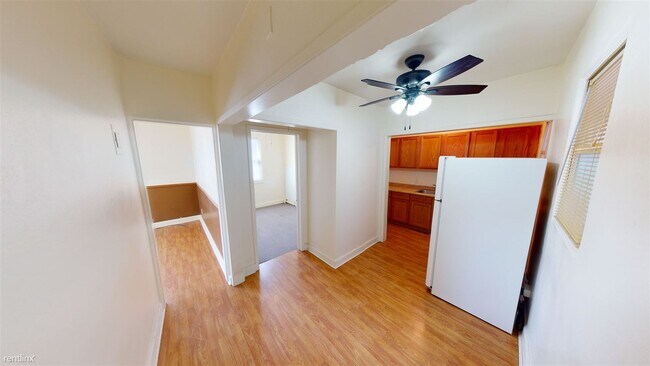 Foto del edificio - 234 W Broadway Ave