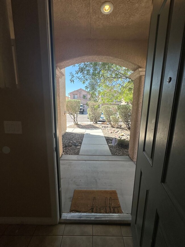 Building Photo - Iron Ranch pool home