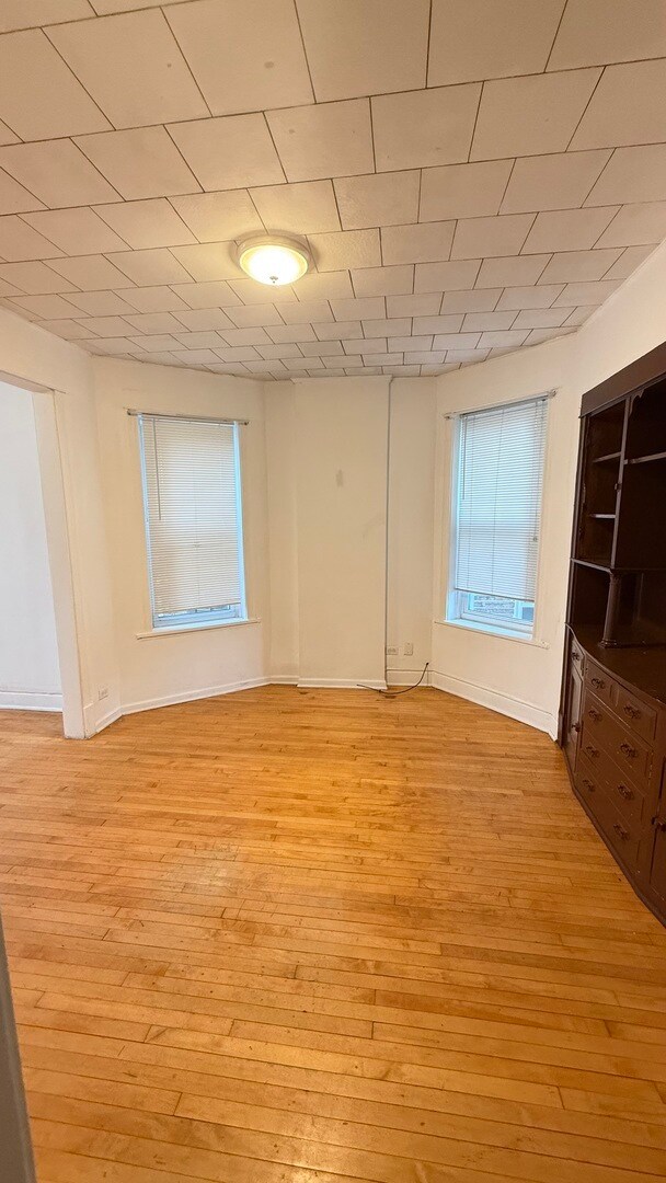 Building Photo - 3137 W 42nd St
