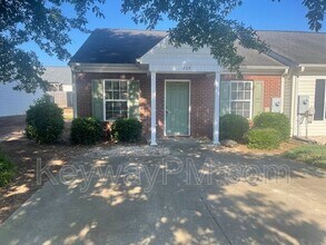 Building Photo - 208 Satomi Way