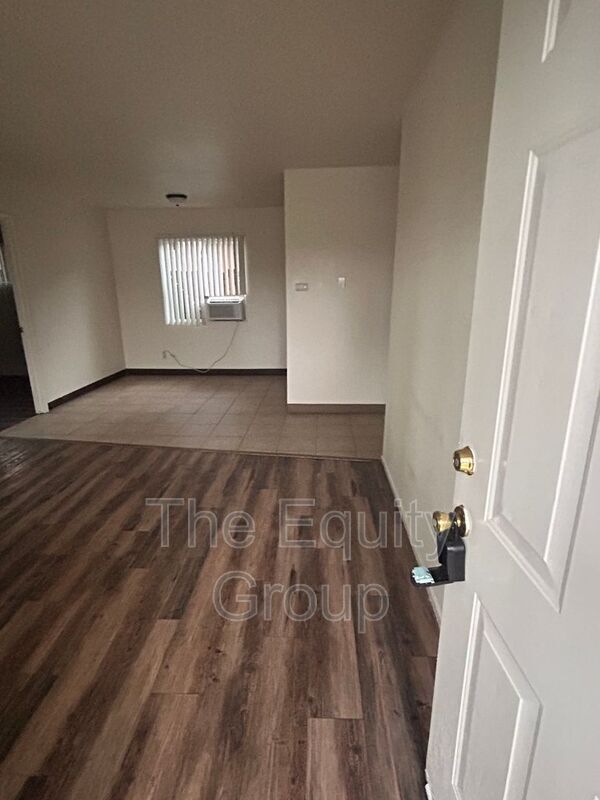 Foto del edificio - 331 E Elm St