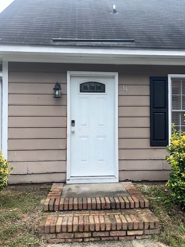 Foto del edificio - 34 Old Clayton Ct