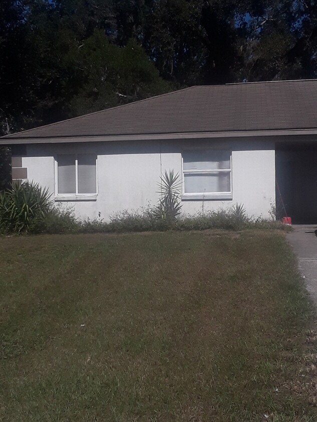 Nice 2 Bedroom/1Bath with Carport Room for Rent in Sumterville, FL