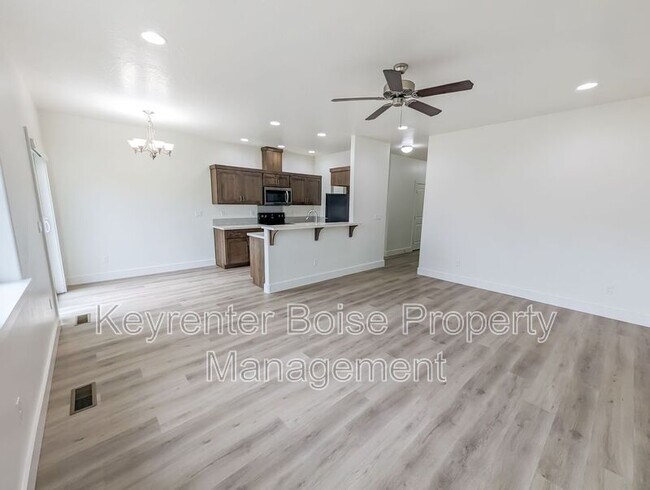 Building Photo - 10367 W Portola Dr
