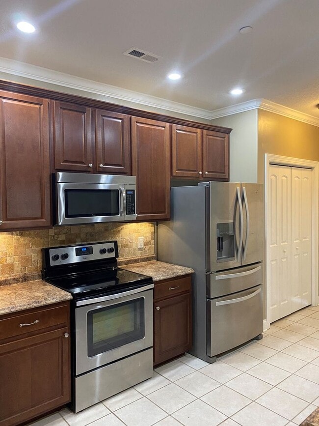 Building Photo - Coming Soon! Beautiful 3/2 with Garage and Sunroom in Johnson City, $2400, Lawn Care Included!