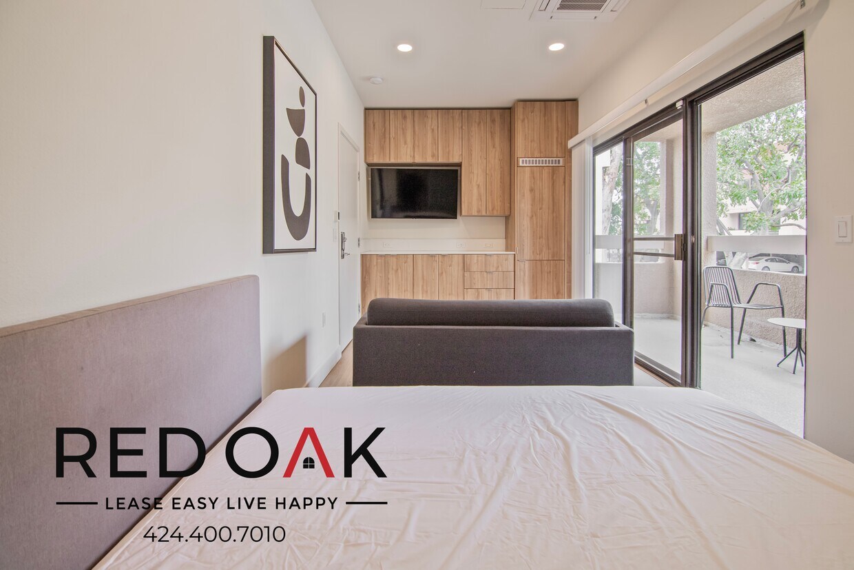 Foto principal - 7810 Topanga Canyon Blvd