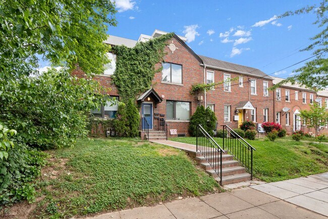Foto del edificio - Modern 2B/2B with Parking | Minutes to Brookland Metro, Catholic University, MedStar & Children’s...