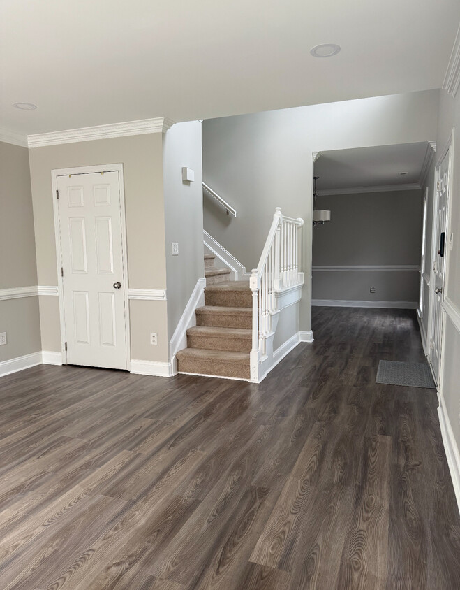 Building Photo - 2801 Briar Ridge Dr