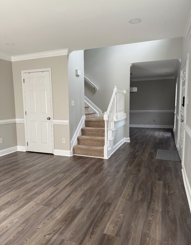 Foto del edificio - 2801 Briar Ridge Dr