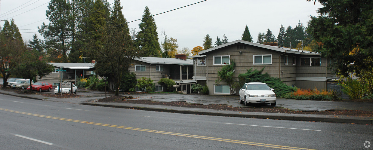 Primary Photo - Dell Villa Manor Apartments