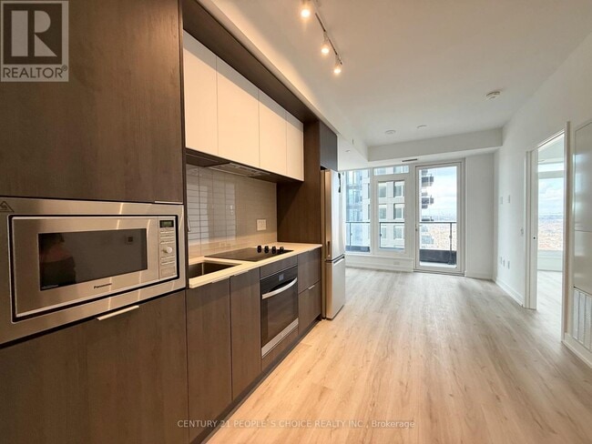 Building Photo - 395 Square One Dr