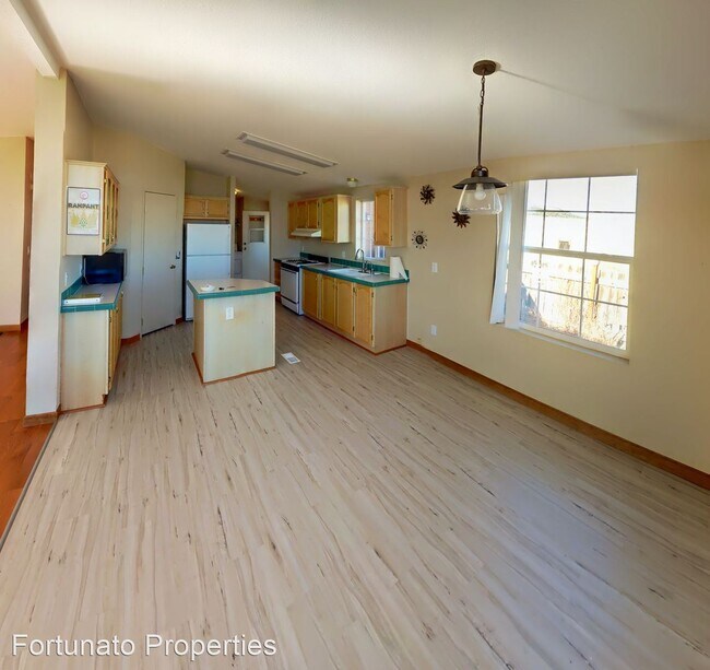 Foto del edificio - 2 br, 2 bath House - 220 Elm Street
