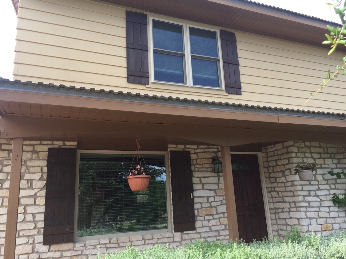 1415 Hi Cir N, Horseshoe Bay, TX 78657 Townhome Rentals in Horseshoe