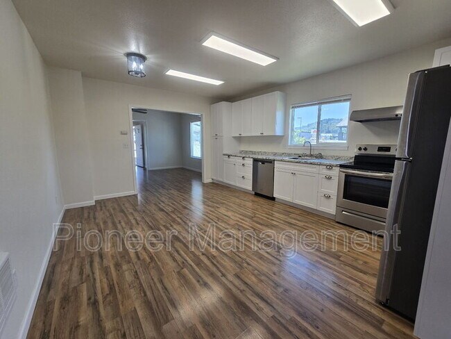 Foto del edificio - 1136 SE Pine St
