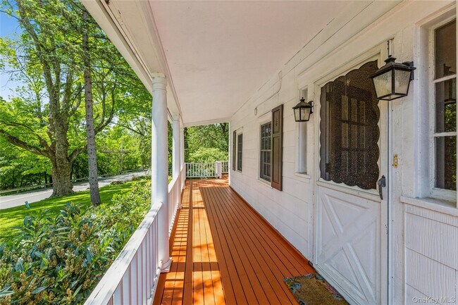 Building Photo - 124 Willow Tree Rd