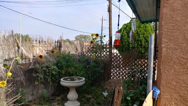 Building Photo - 1506 Edith Blvd NE