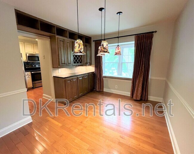 Foto del edificio - 82 Montre Square NW