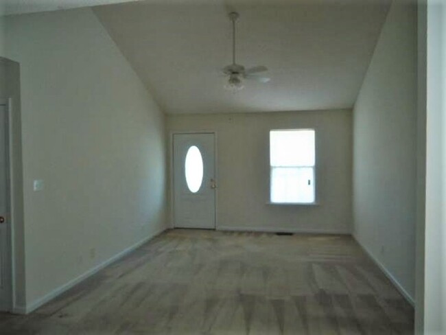 Building Photo - 3 Bedroom, Dog Friendly, Home For Rent In ...