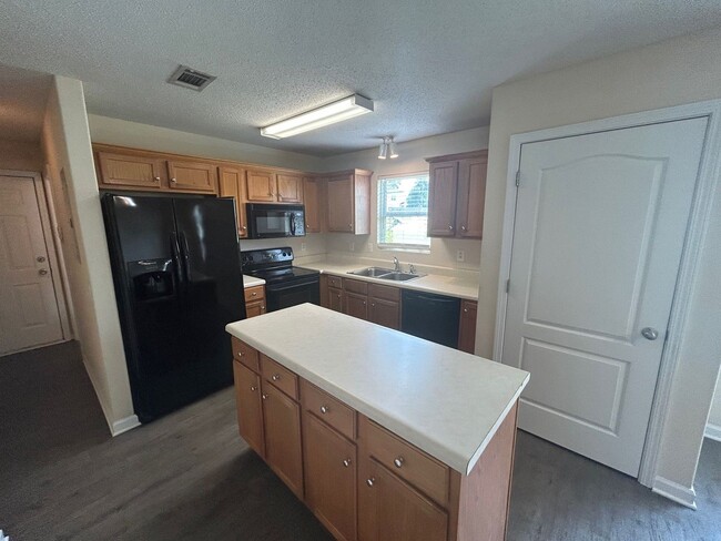 Building Photo - PRE-LEASING FOR AUGUST 2026!