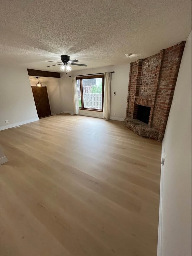 Building Photo - 1826 Normandy Ln