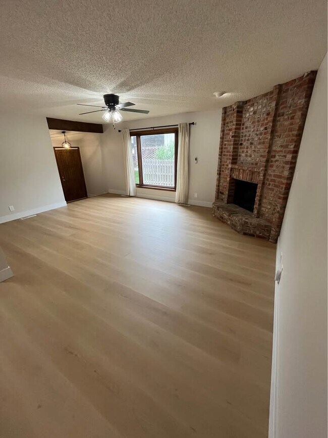Foto del edificio - 1826 Normandy Ln