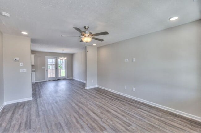 Building Photo - Beautiful BRAND NEW Home In Manchester