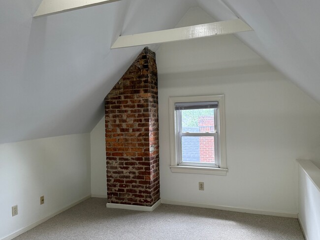 Building Photo - 2147-2149 Berkley Ave SW