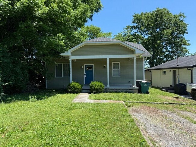 Foto del edificio - For Rent - Beautiful South Nashville House