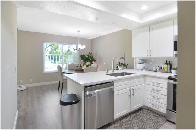 Building Photo - 2 Bedroom Condo In Malvern Creek!