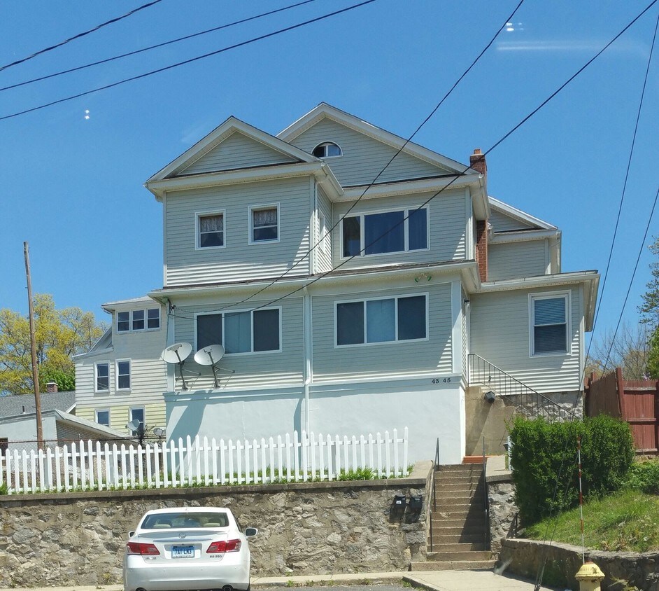 Casa - 45 Sheldon St
