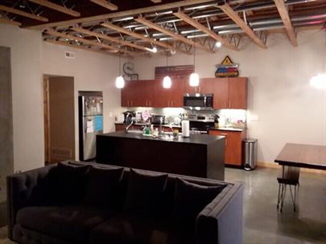 Foto del edificio - Stunning Modern Urban Loft – Spacious, Sty...