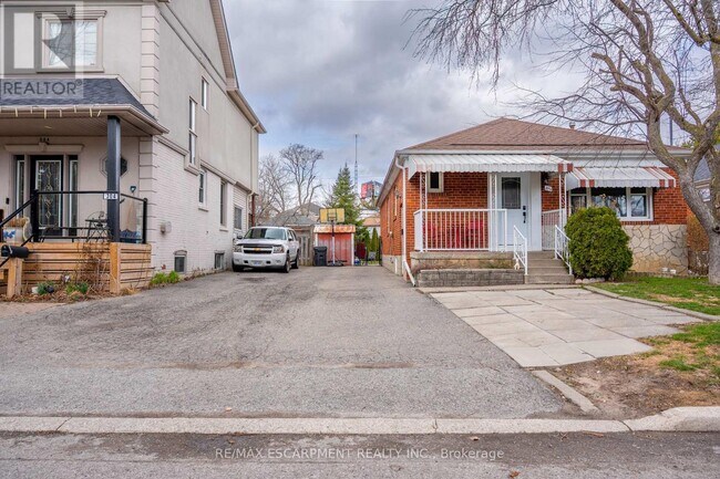 Building Photo - 292 Bogert Ave