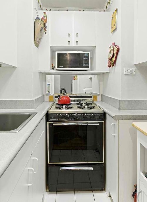 Building Photo - 338 W 57th St