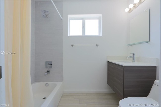 Building Photo - 2 br, 2 bath  - 481 NE 29th St Unit 601