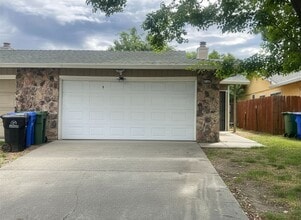 Building Photo - 9365 Camada Ct