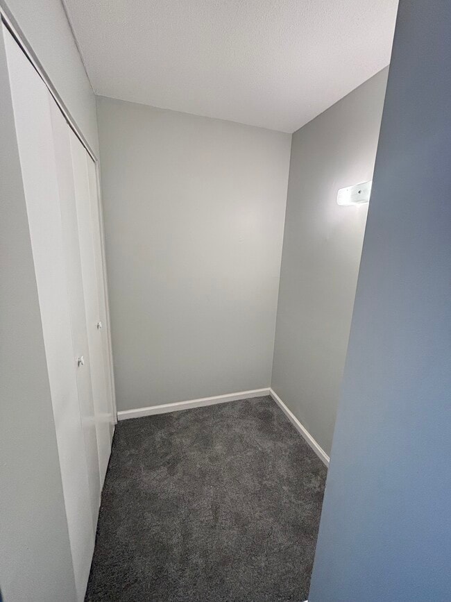 Building Photo - Crestview Apartments