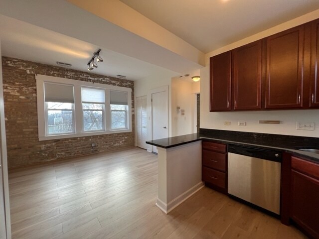Building Photo - 3018 W Belle Plaine Ave