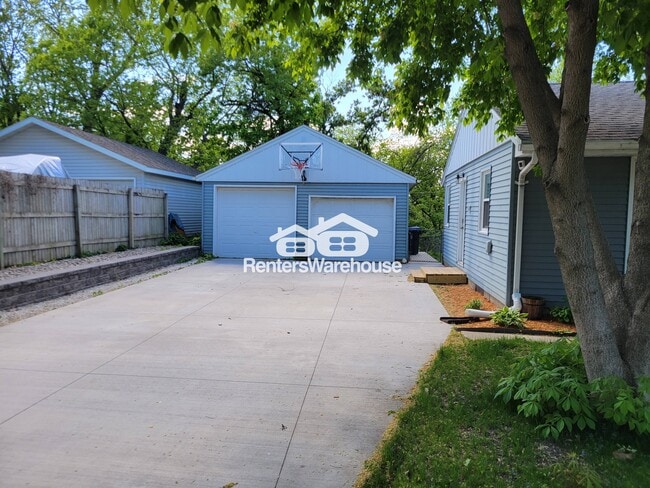 Building Photo - 738 Belwood Dr