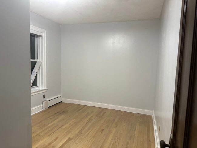 Building Photo - 5621 N Maplewood Ave