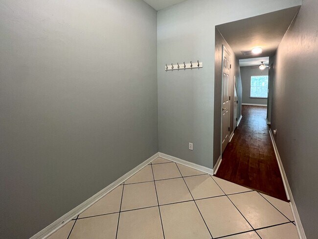 Building Photo - 3BR/2.5BA Townhouse in Monticello @ Mill P...