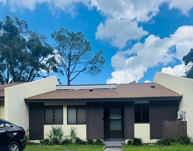 Building Photo - 503 Bristol Dr