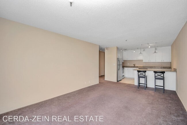 Building Photo - 1 br, 1 bath House - 325 Lenox Ave #406