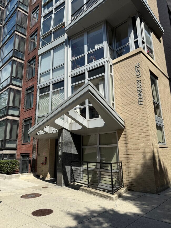 Foto del edificio - 1209 13th St NW