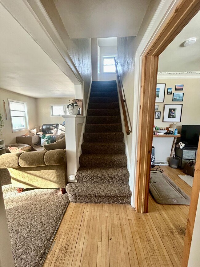 Foto del edificio - Available June 2025 - 5 Bed, 1 Bath home near campus!