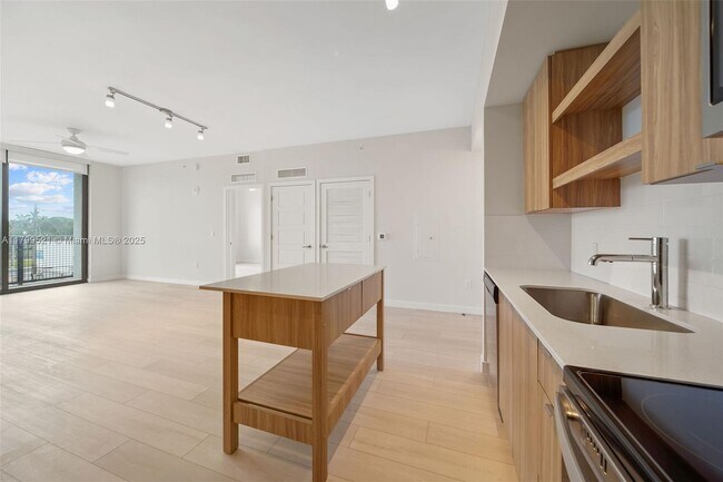 Foto del edificio - 555 NE 8th St
